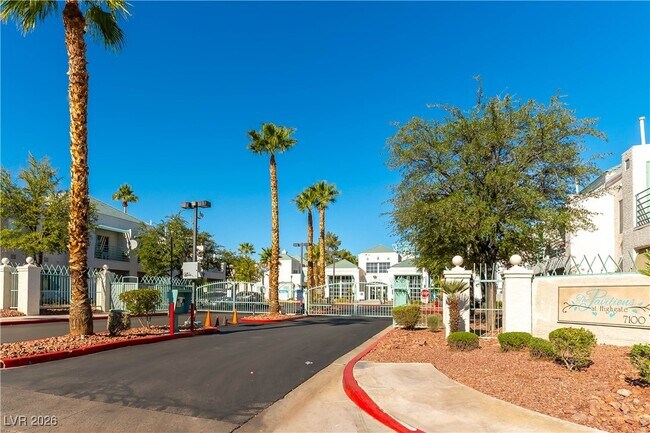 Building Photo - 7100 W Pirates Cove Rd