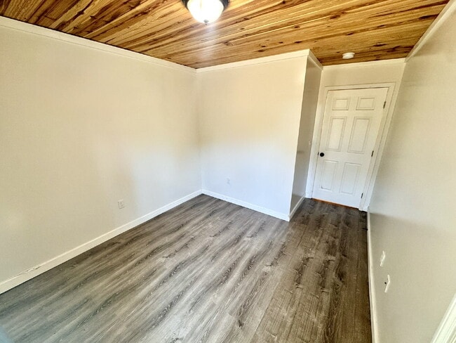 Building Photo - Cute newer home with large fenced yard!