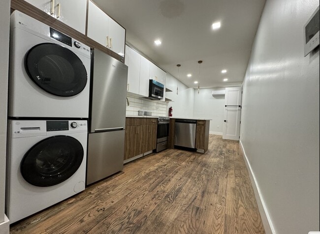 Building Photo - 129 Saint Pauls Ave