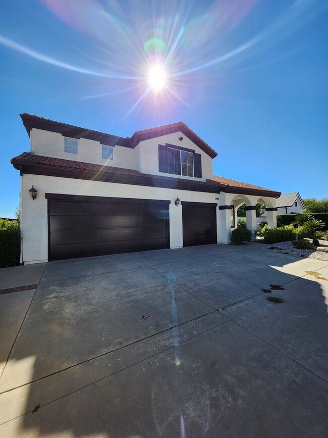 Building Photo - Beautiful two-story home located in the he...