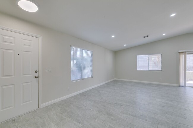 Building Photo - 3 bedrooms, 2 bathrooms remodeled One stor...