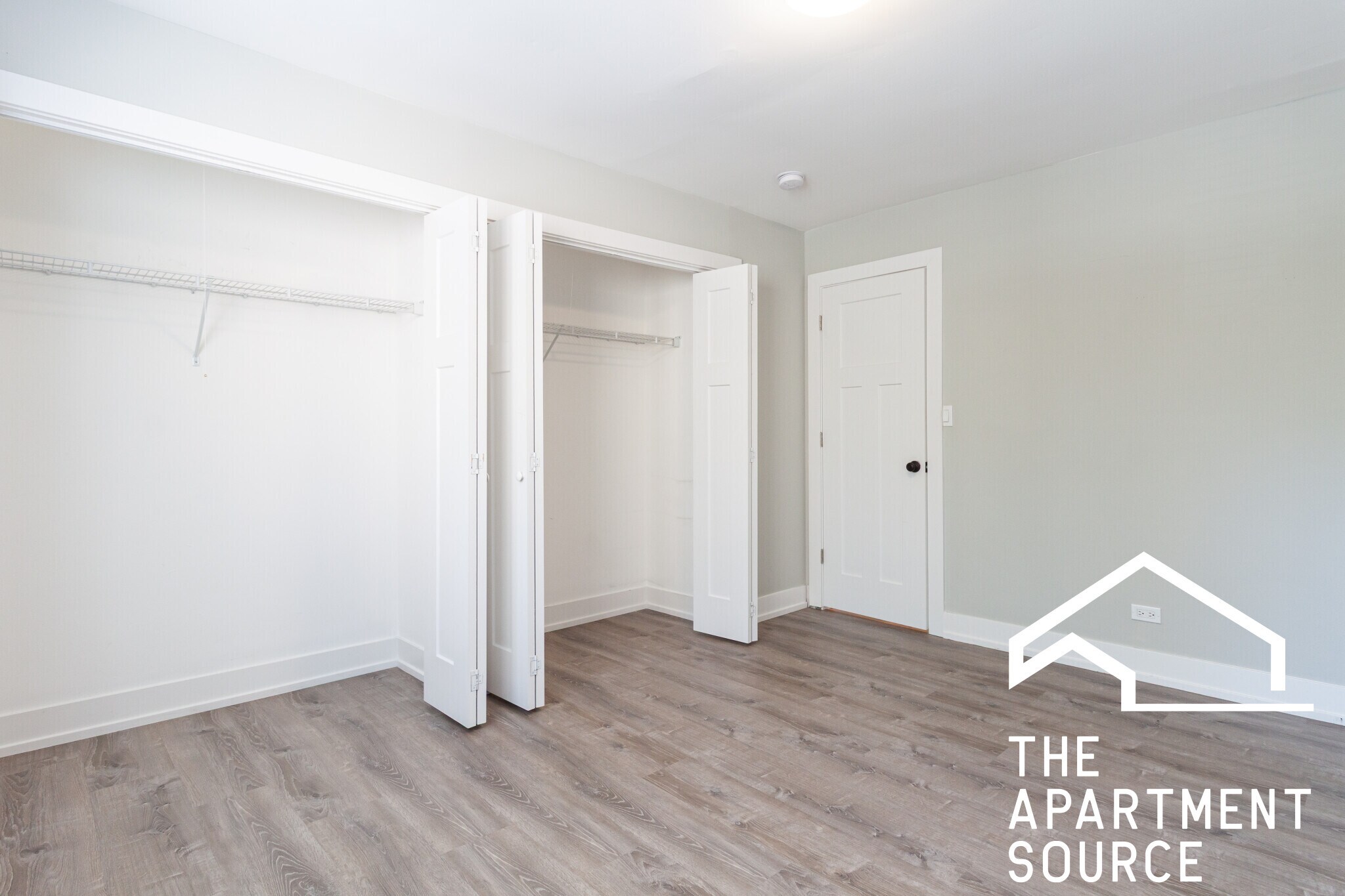 Building Photo - 529 W Surf St