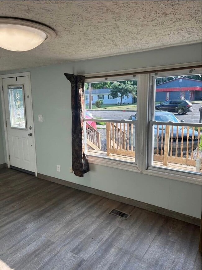 Building Photo - 6849 N Aurelius Rd