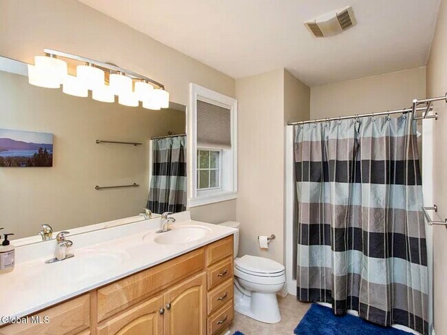 Building Photo - 8 Furlong St