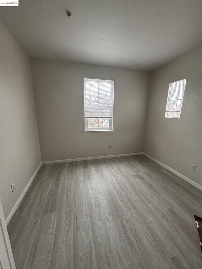 Building Photo - 68 Lexington Ct