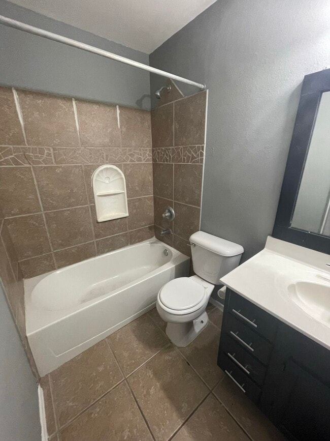 Building Photo - 5724 Saluki Dr