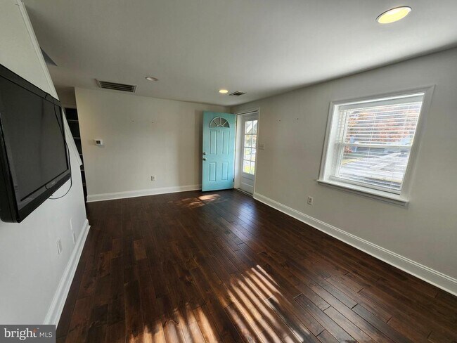 Building Photo - 51 Bunting Ln