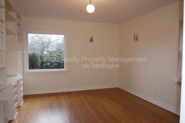 Building Photo - 1403 2nd Ave N