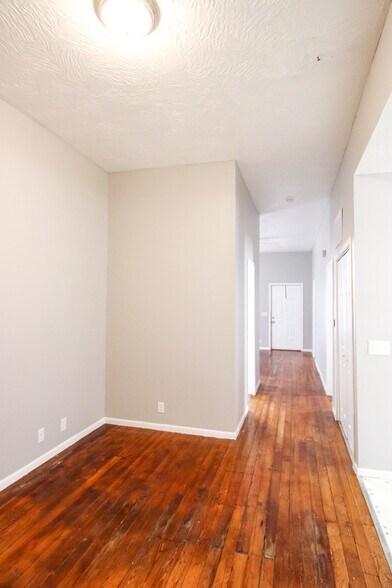 Building Photo - 613 S Main Ave