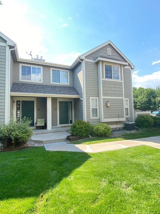 Building Photo - 3 Bedroom 2.5 Bath Townhome with 1 car gar...