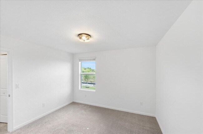 Building Photo - 11177 NW Fernbrook Dr