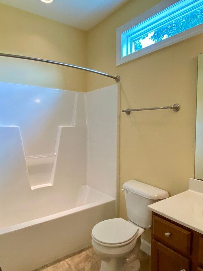 Building Photo - 3921 Lexington Dr