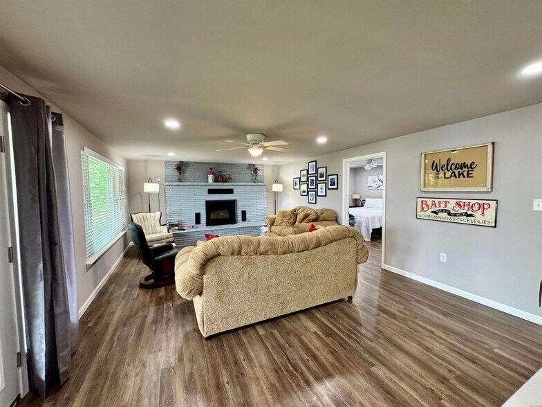 Building Photo - 115 Ledgerock Rd