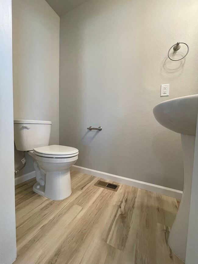 Building Photo - Modern Designed Home with Second Family Room