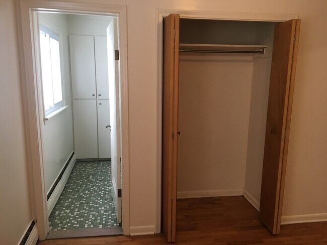 Building Photo - G 2288 E Hemphill Rd Apt (Range 1 - 4)