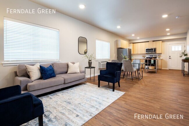 Building Photo - Pet Friendly/Private Owner - 2 Bedroom Tow...