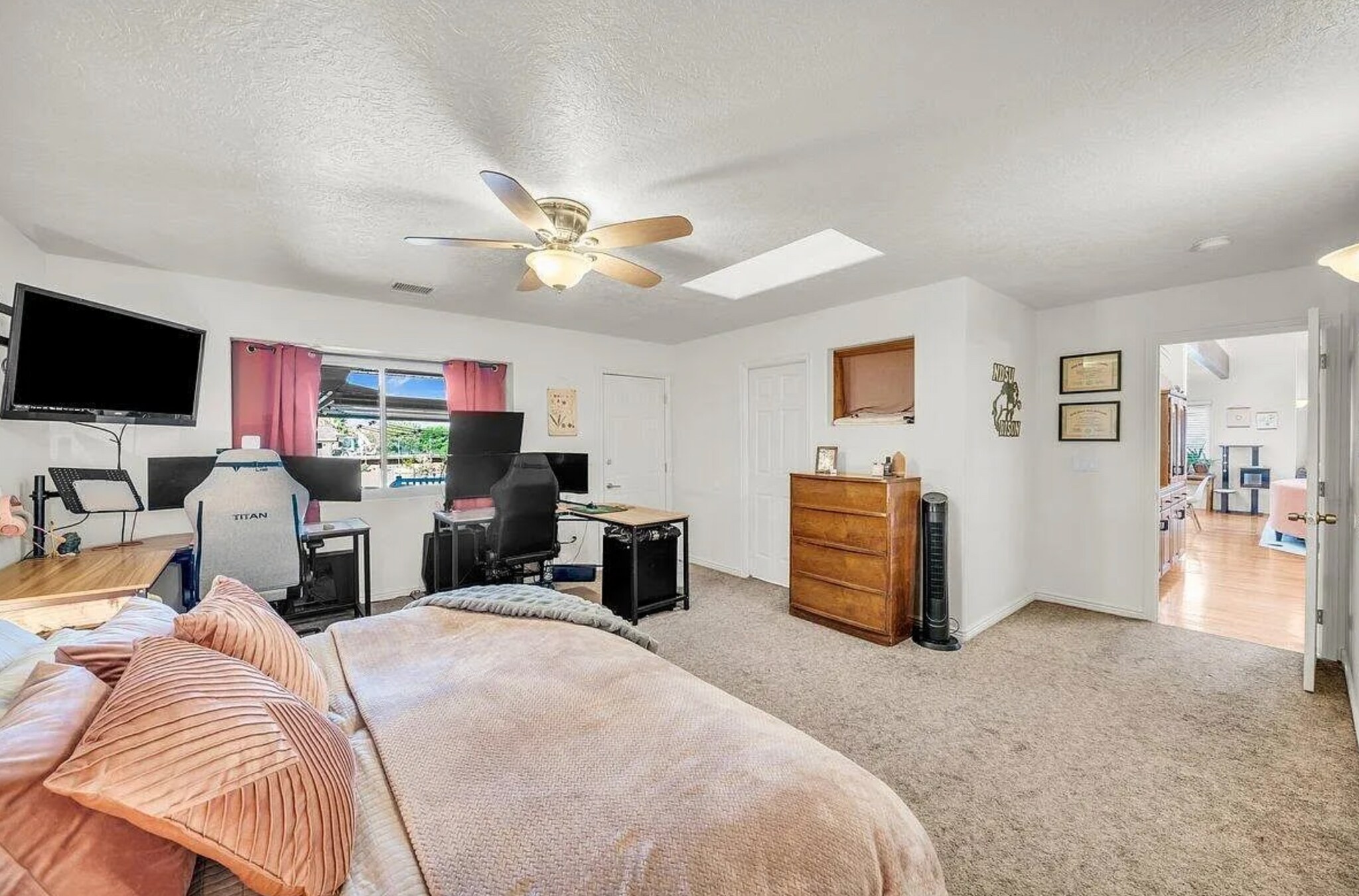 Building Photo - 1010 N 1800 E