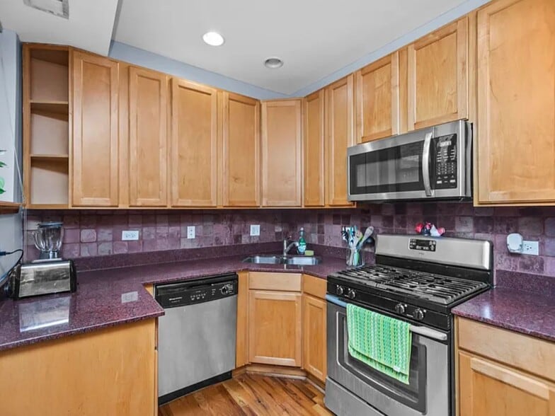 Building Photo - 5252 S Drexel Ave