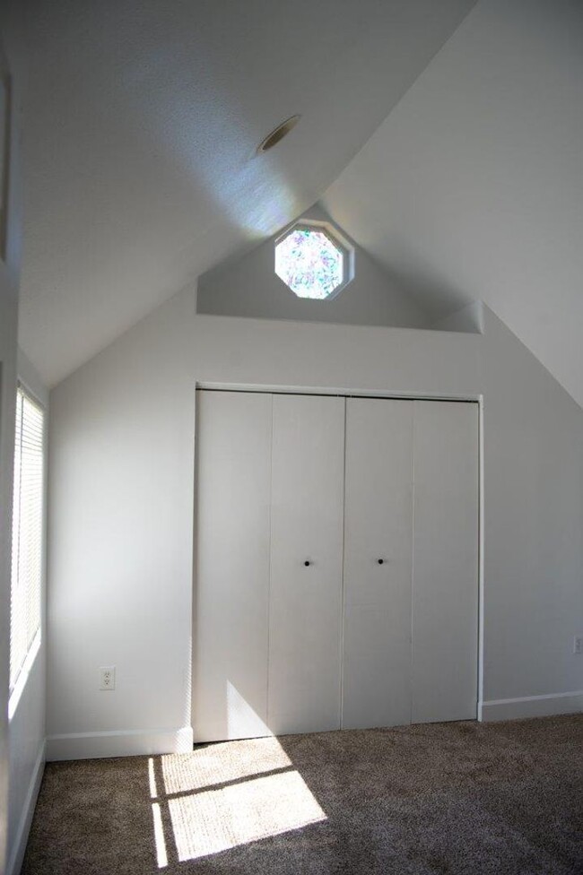 Building Photo - Cozy Three Bedroom Home in West Salem