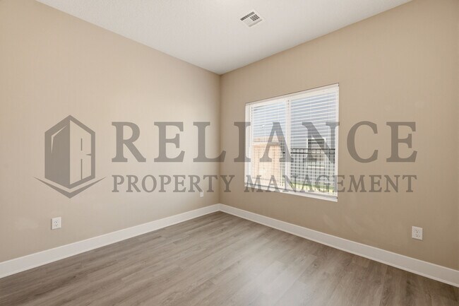 Building Photo - 2755 S Greenleaf St