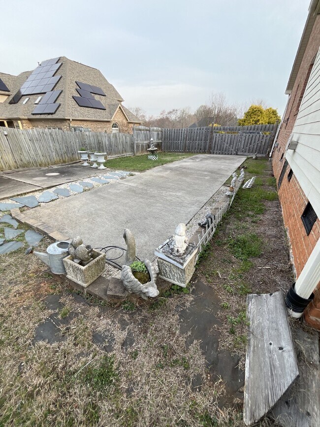 Building Photo - "Charming Kernersville Retreat: Spacious 4-Bed Gem with Granite Touches & Cozy Fireplace"