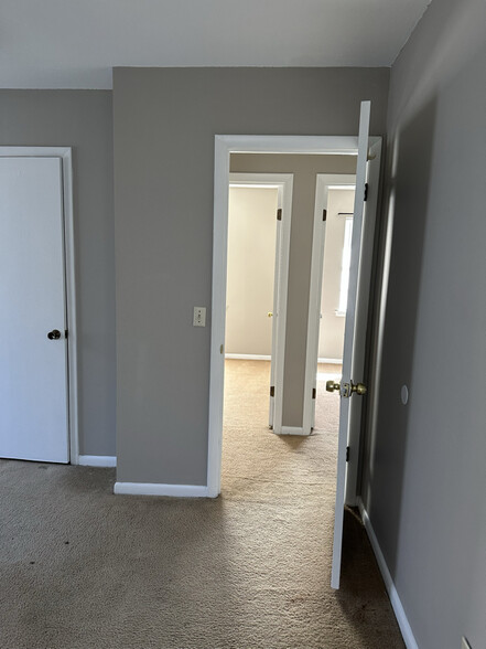 Building Photo - 2211 Shannondoah Dr