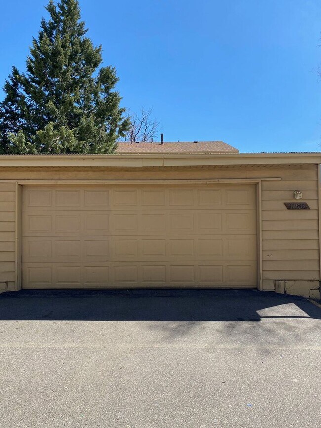 Building Photo - Amazing 3 Bed / 2.5 Bath Townhome in 1st V...