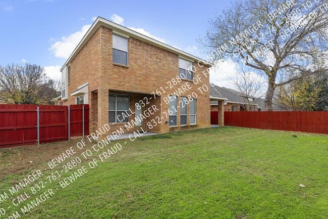 Building Photo - Corner Lot in the Heart of North Arlington