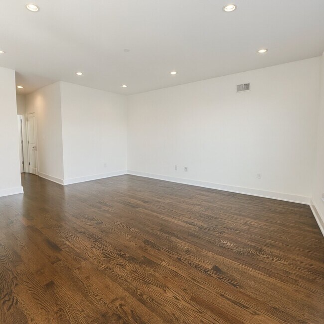 Building Photo - 1022 S 2nd St