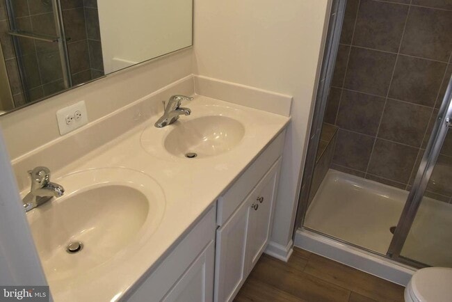 Building Photo - 216 Swan Fld Ave