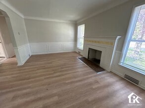 Building Photo - 3 Bed 1 Bath Eastside Home Available - Near St John Moross!
