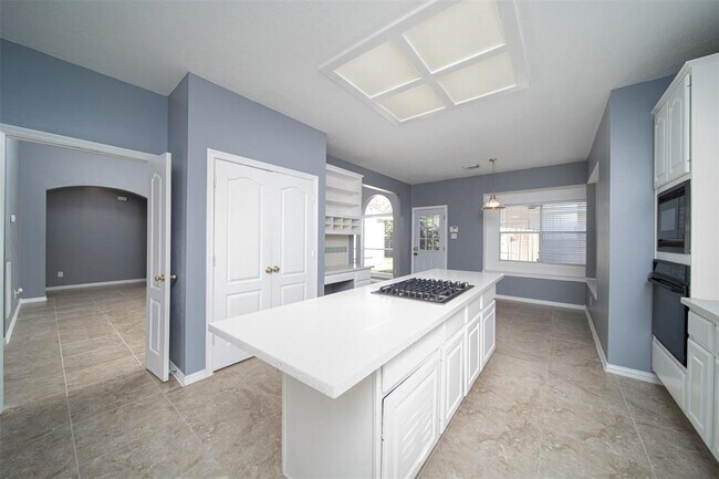 Building Photo - 4102 Magnolia Ln