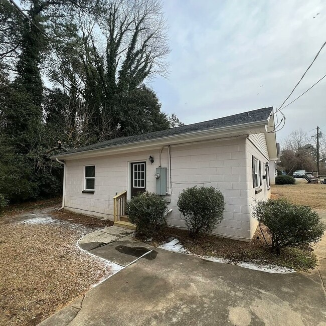 Building Photo - 208 Harper St