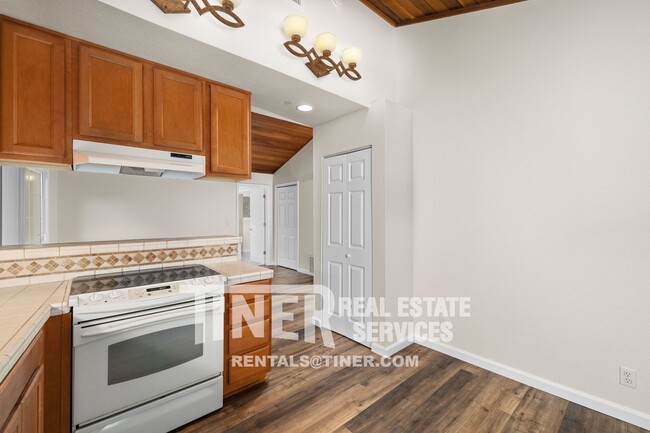 Building Photo - 2931 Myrtle Ln