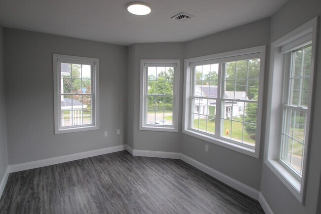 Building Photo - 316 Commercial St