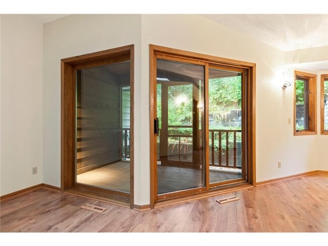 Building Photo - 5546 Village Dr