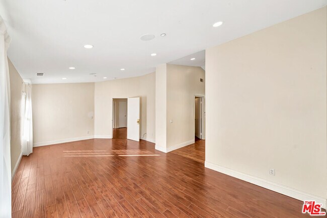 Building Photo - 12440 La Cresta Way