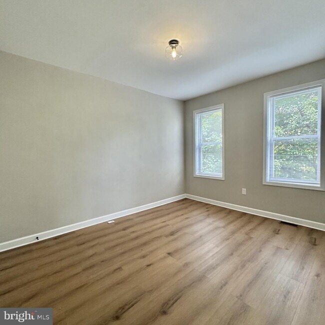 Building Photo - 2216 Whittier Ave