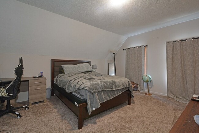 Building Photo - 320 4th St W