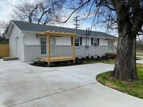 Building Photo - Cute Renovated 2 Bedroom Duplex in East Nashville!