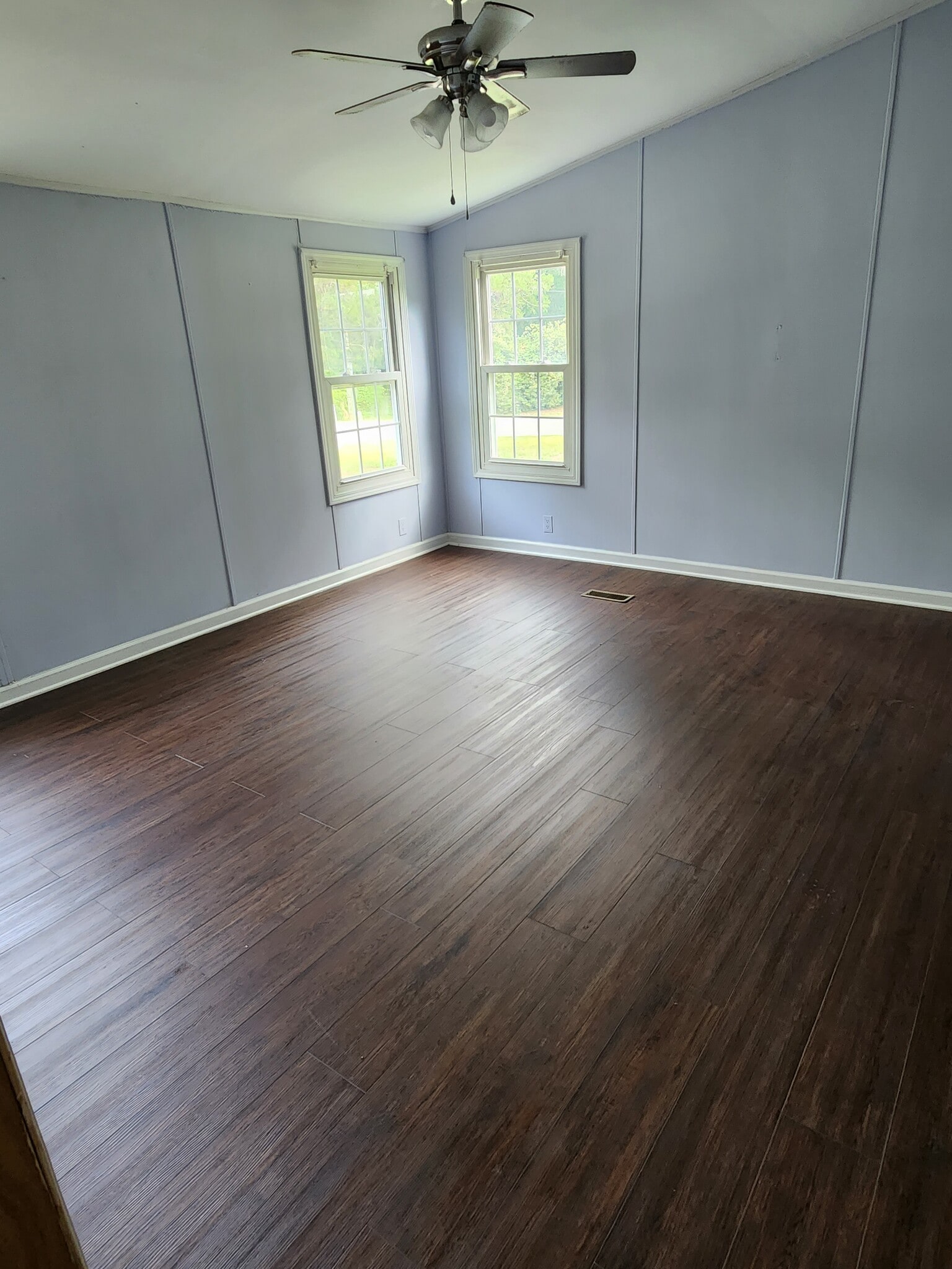 Master bedroom - 246 King Dr