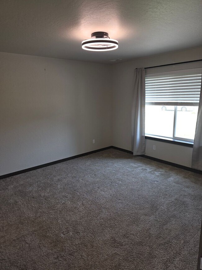 Building Photo - 3885 N Pradera Ct