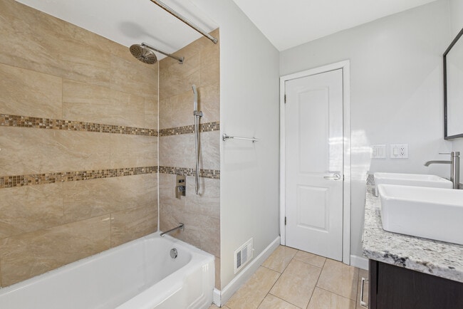 Building Photo - 604 S Edward St