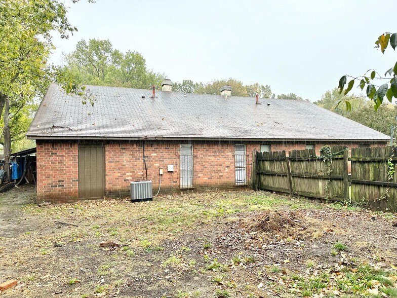 Building Photo - 2067 Goldbrier Ln