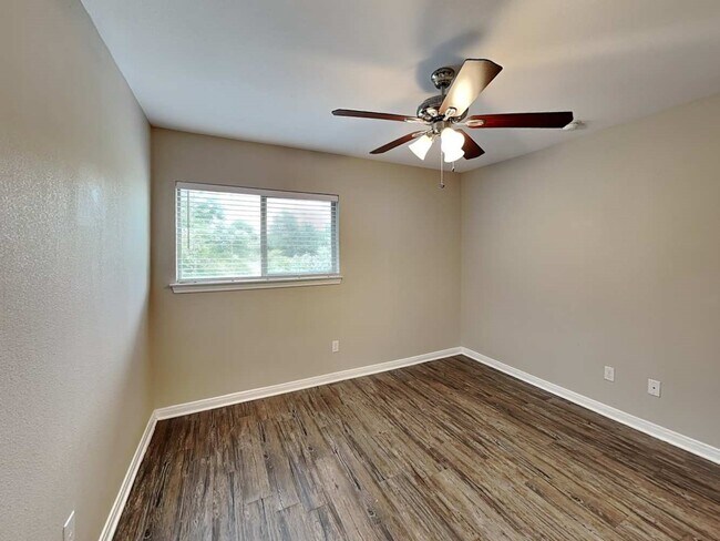 Building Photo - 179 Holly St