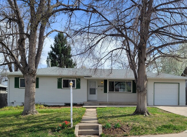 Building Photo - 4520 E Wyoming Pl