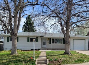 Building Photo - 4520 E Wyoming Pl