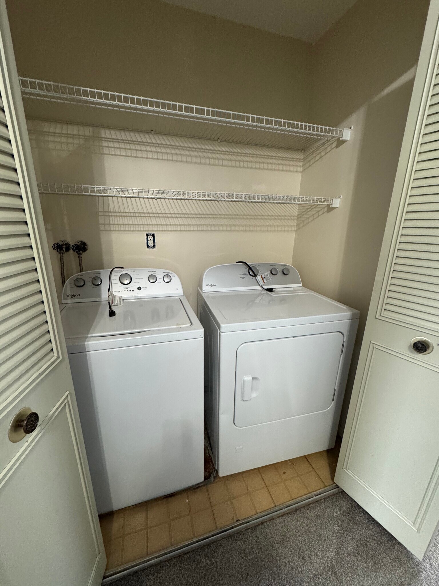 Building Photo - 180 Leedom Way