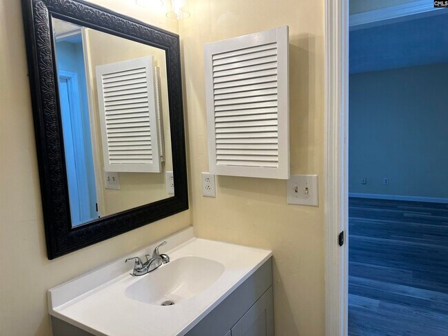 Building Photo - 1715-1715 Stahl St