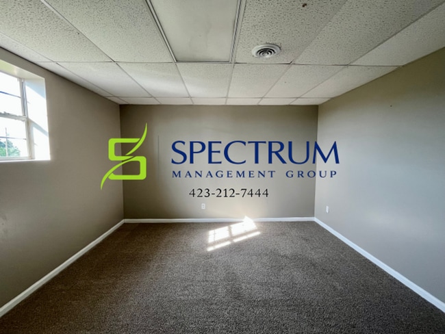 Building Photo - Now accepting applications - Large 4 bedroom 2 bath single family home Dandridge, TN